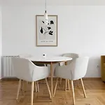 Ena *